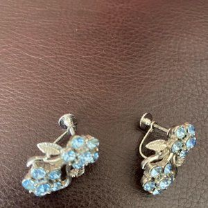 VINTAGE  SIGNED    CORO  RHINESTONE COSTUME  JEWELRY  EARRINGS.